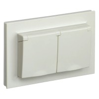 Розетка 2-местная с з/к РСбш12-3-44-БрКр бежевый BRITE (BR-R26-16-44-K10-F). Розетка с заземлением с защитными шторками и крышкой в сборе. IEK